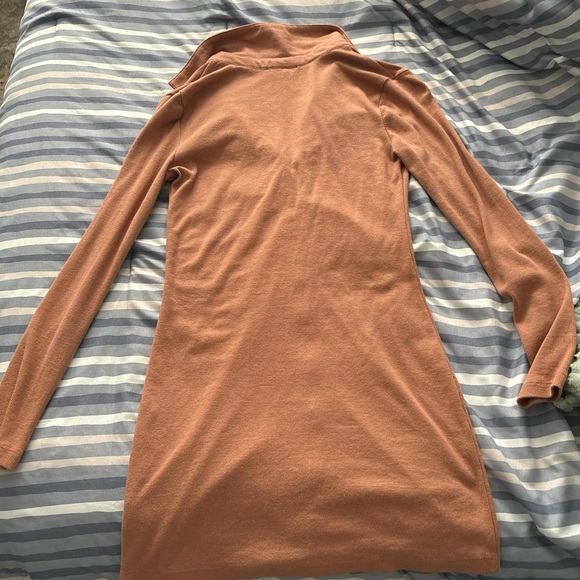 Medium coral collared BP. dress - Picture 2 of 3